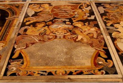La Valette - co-cathédrale St-Jean, pierre tombale de chevalier en marbre