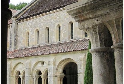 Fontenay - le cloître
